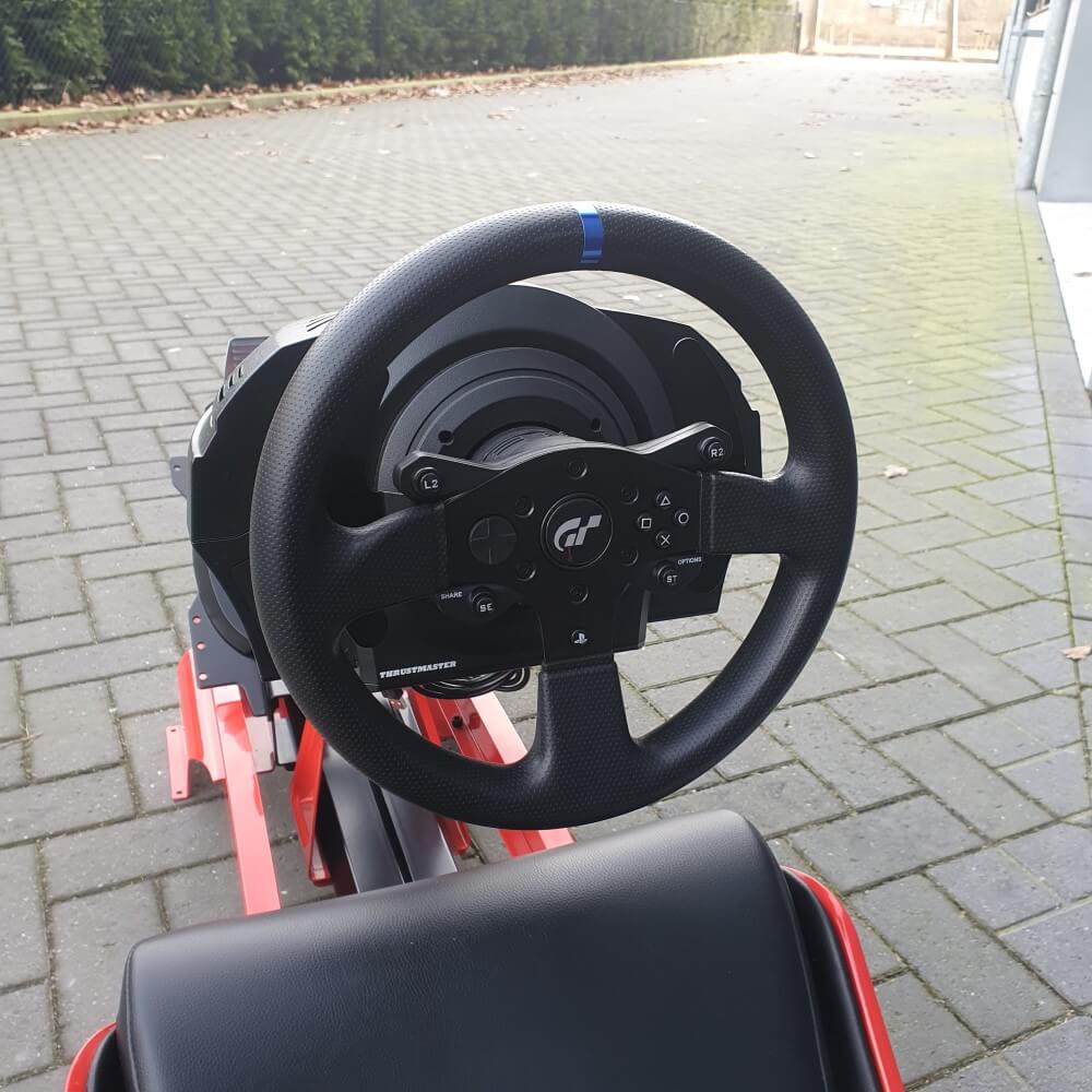 Playseat F1 Rood met Thrustmaster T300 RS GT in detail