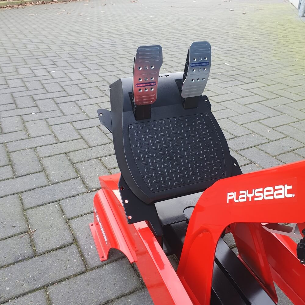 Playseat F1 Rood met Thrustmaster T300 RS GT, F1 pedalen