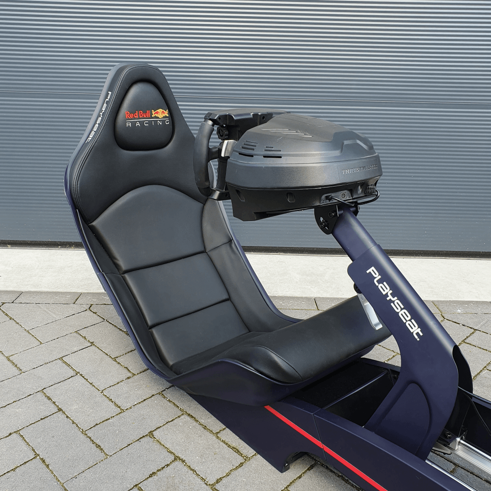 Playseat F1 Red Bull Met Thrustmaster T300 in detail