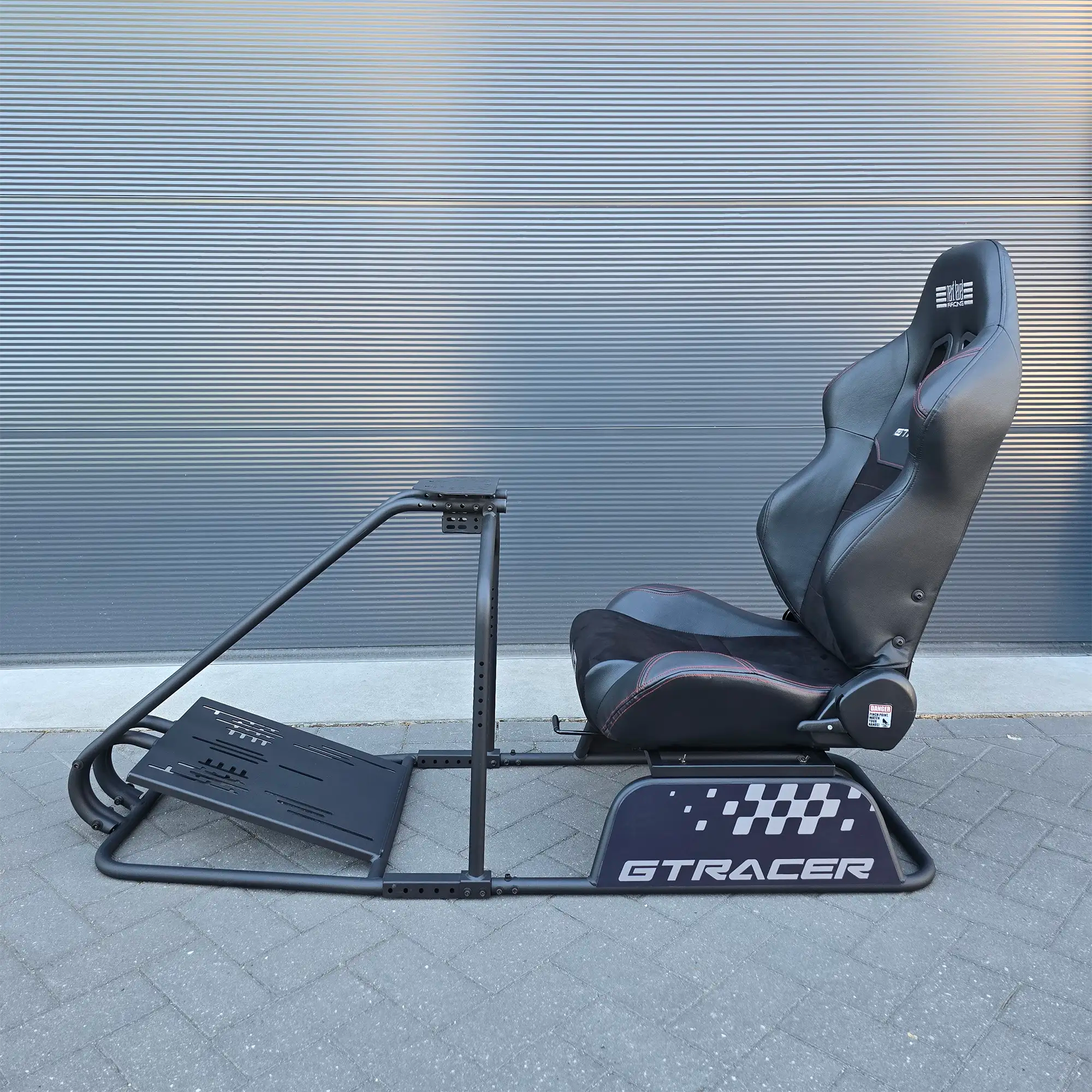 Zijkant Next Level Racing GTRacer Cockpit