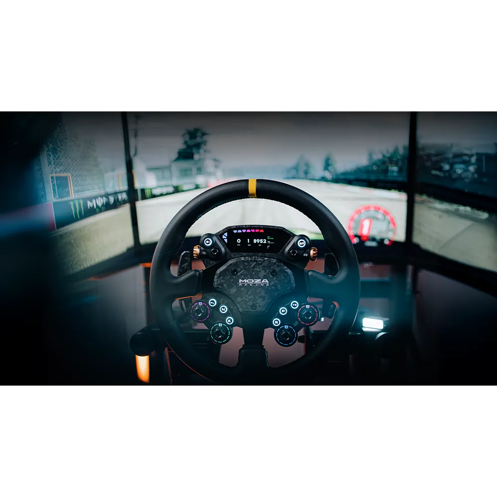 Moza CS Pro stuur in cockpit setup met display, RGB knoppen en rev lights