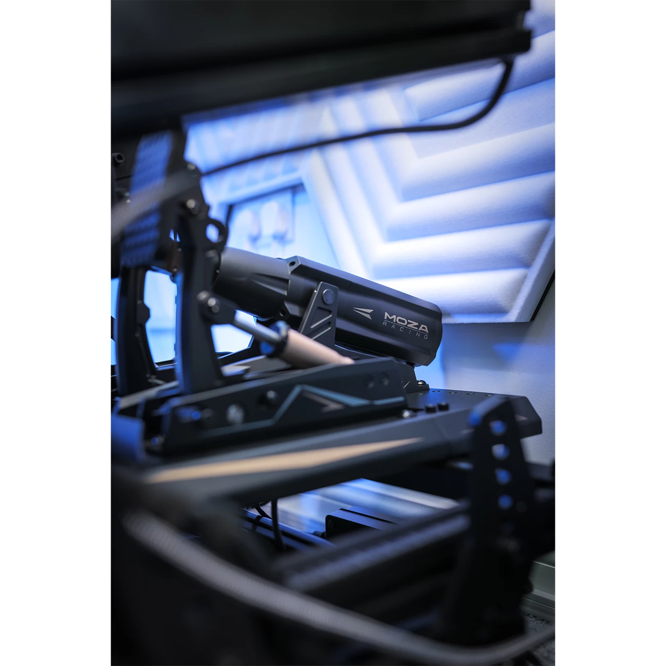 Moza MBooster Active Pedal gemonteerd in simrig