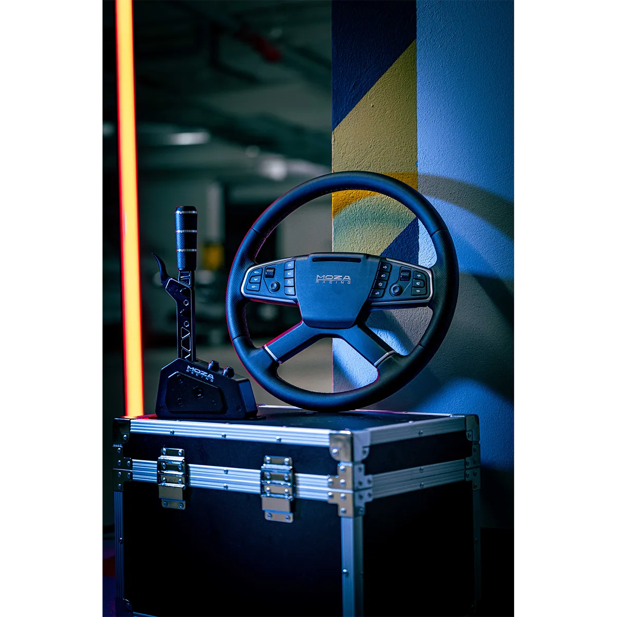 Moza Racing TSW truck stuurwiel in truck simulator setup met shifter