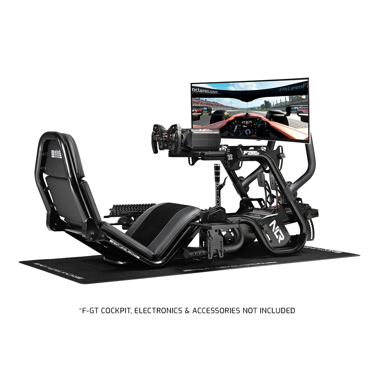 Next Level Racing F-GT Pro cockpit met shifter en handbrake arm add-on gemonteerd