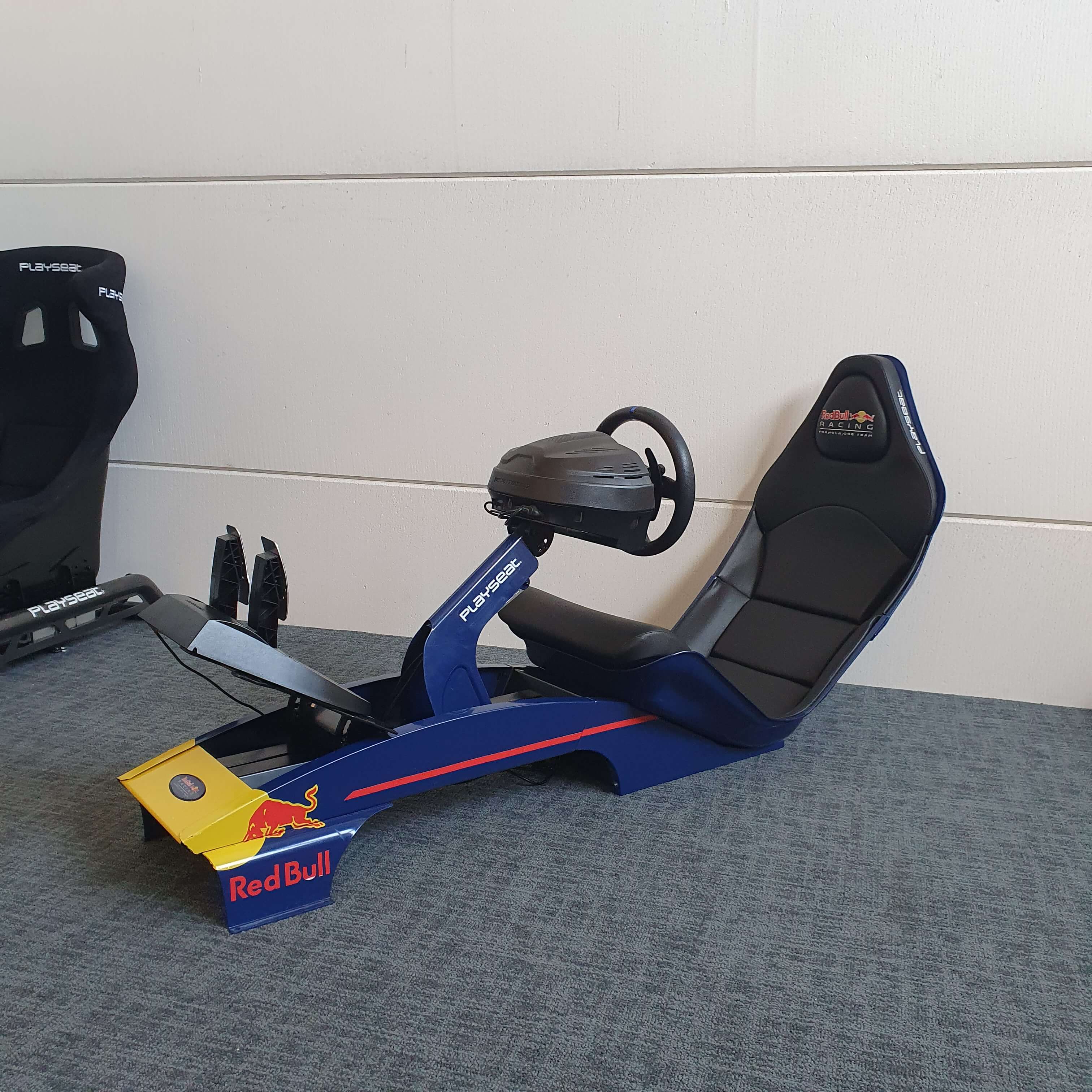 Playseat F1 Red Bull + Thrustmaster T300 RS – XXL RACING sim racing expert®