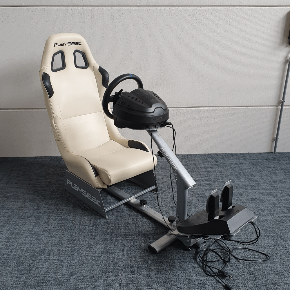 Playseat Evolution met Thrustmaster T300 Playstation