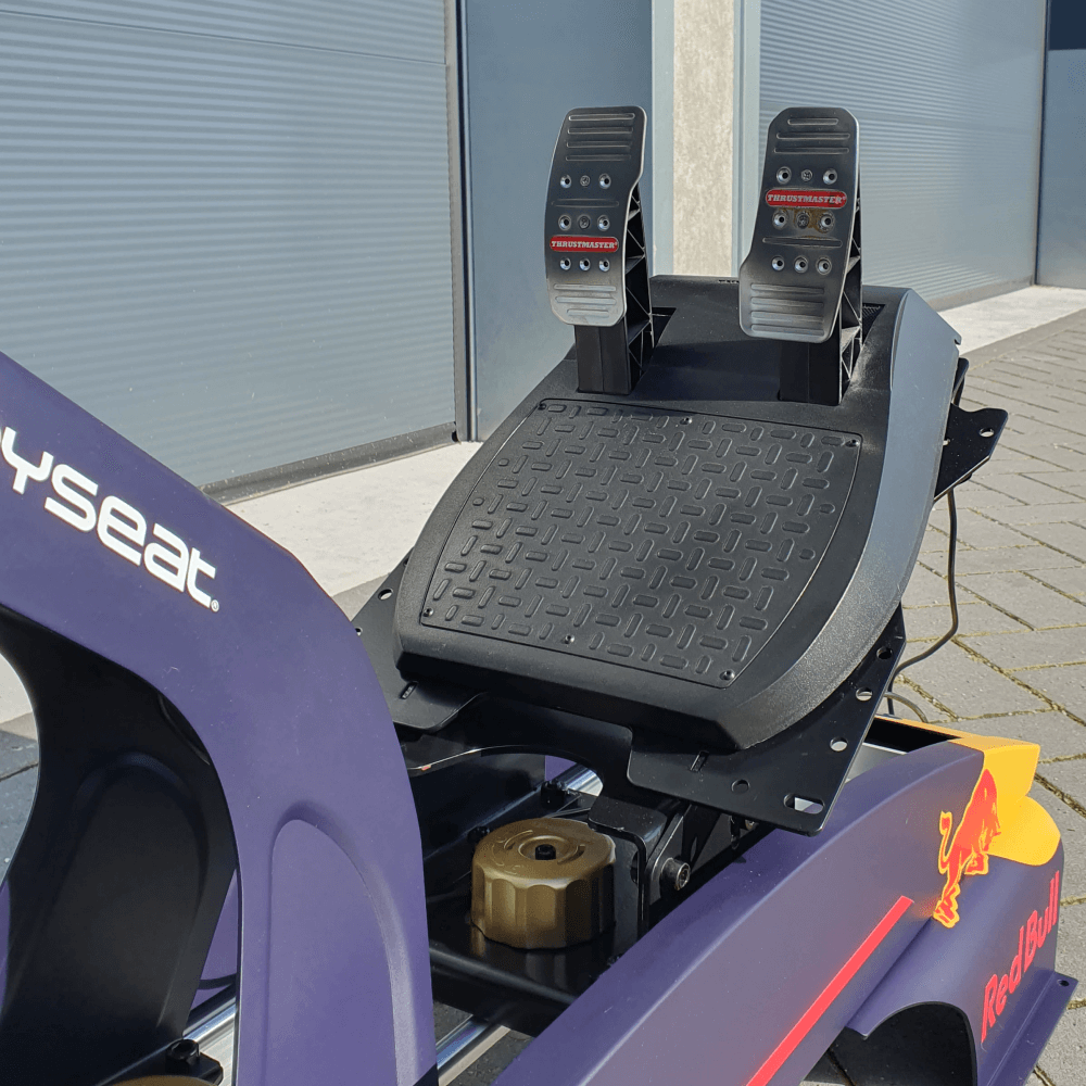 Playseat F1 Red Bull Met Thrustmaster T300 Pedalen