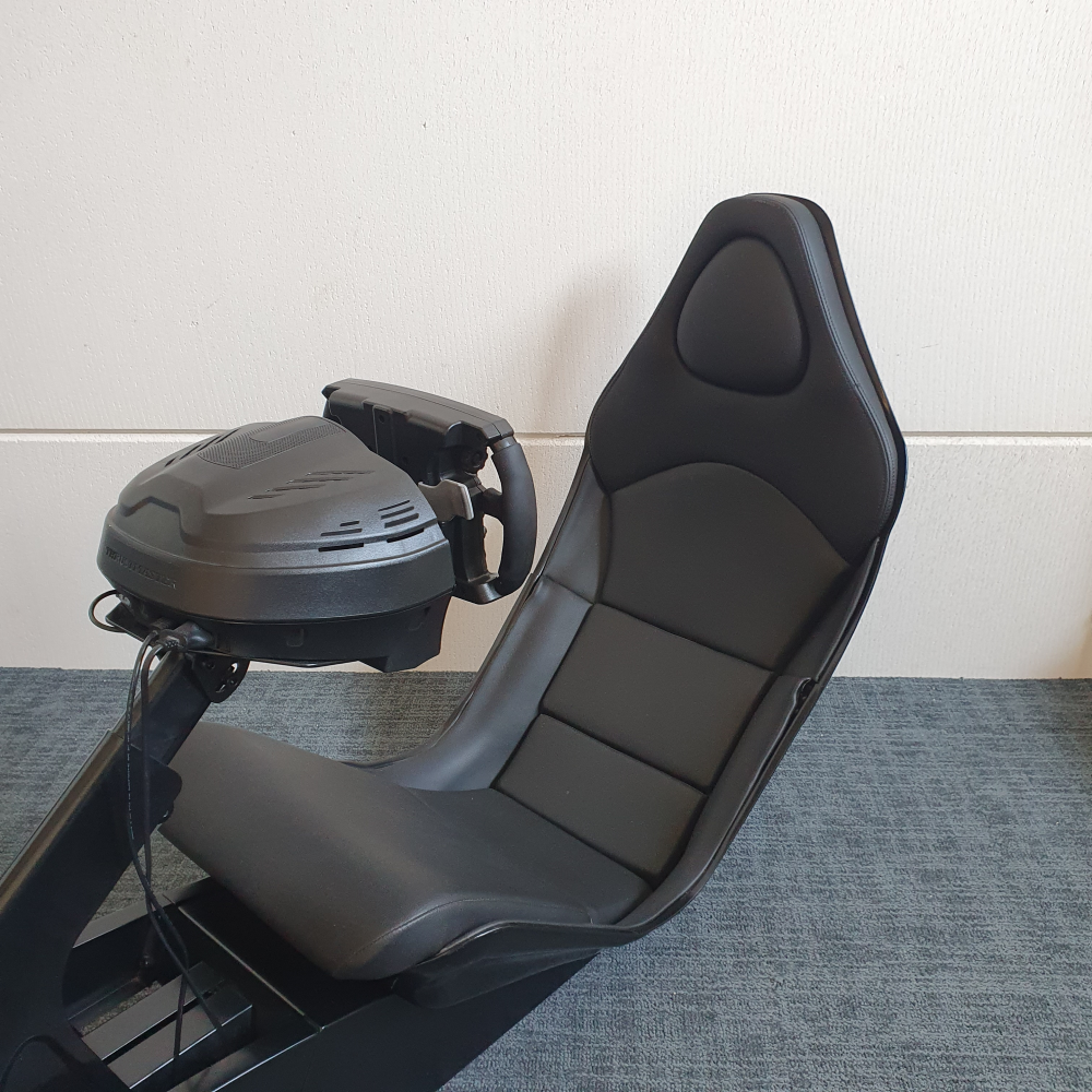 Playseat F1 met Thrustmaster T300 F1 refurbished bundel