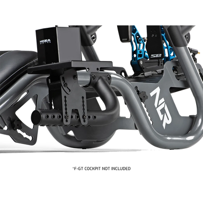 Next Level Racing F-GT Pro shifter en handrem arm add-on gemonteerd op cockpit