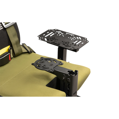Detail van de HOTAS-montage en flight plates op de Flight Seat Pro Boeing Military Edition
