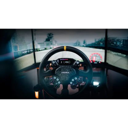 Moza CS Pro stuur in cockpit setup met display, RGB knoppen en rev lights