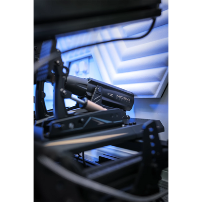 Moza MBooster Active Pedal gemonteerd in simrig