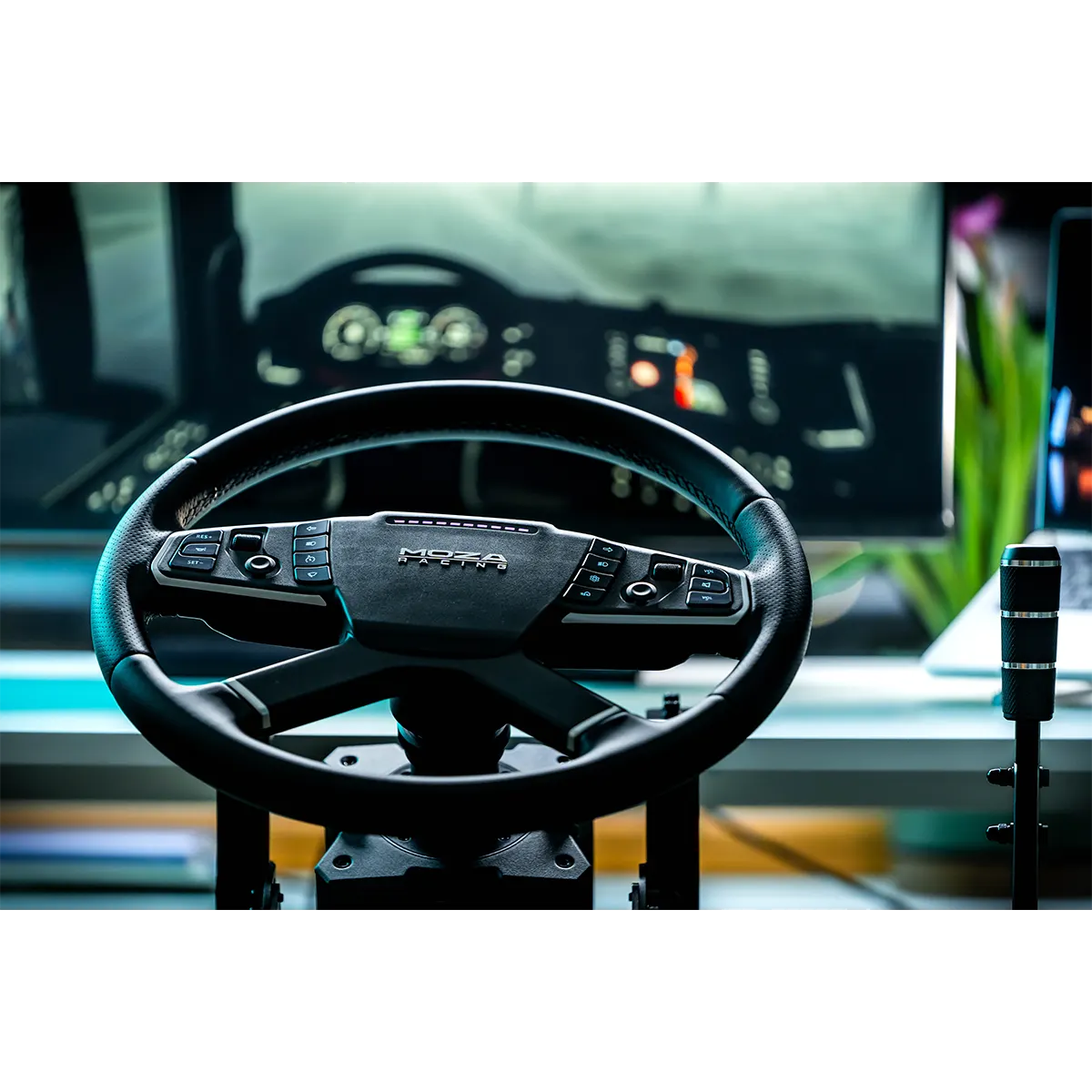 Moza Racing TSW truck stuurwiel gebruikt in een truck simulator cockpit