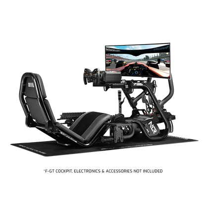 Next Level Racing F-GT Pro cockpit met shifter en handbrake arm add-on gemonteerd