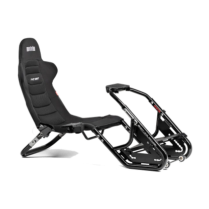 Next Level Racing F-GT Shift cockpit schuin van voren met mesh-stoel en schakelpookhouder