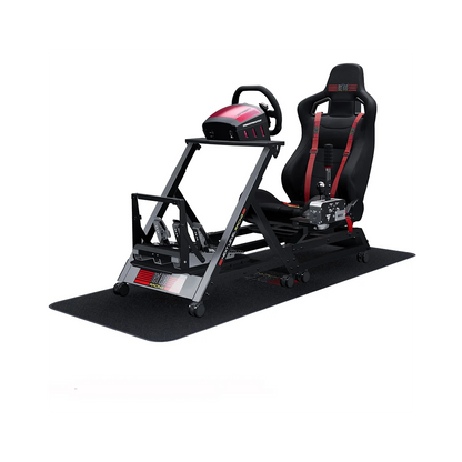 Next Level Racing GT Track Cockpit sim racing setup met stoel, stuur en pedalen, schuin van linksvoor bekeken.