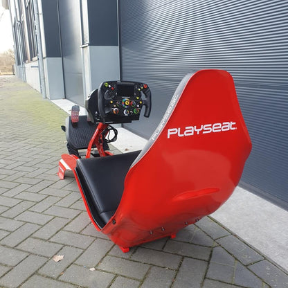 Achterkant van rode Playseat F1 Ferrari sim racing seat