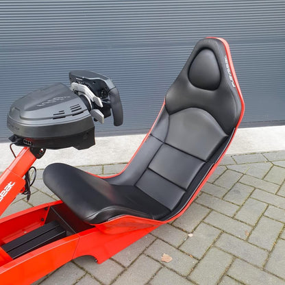 Playseat F1 Ferrari rode sim racing seat met Thrustmaster SF1000 stuur