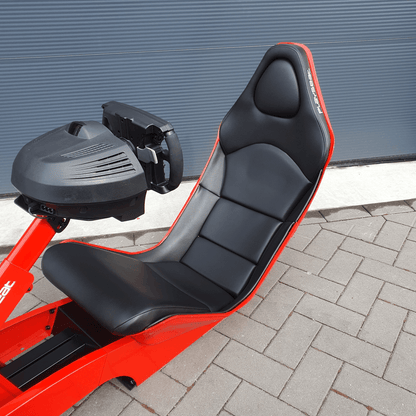 Zitting van de rode refurbished Playseat F1 sim racing seat