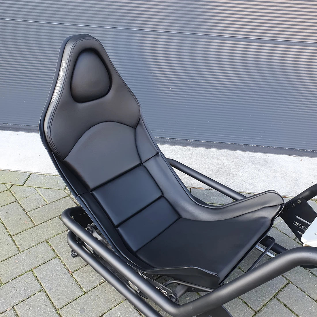 Zwarte racestoel van de Playseat Formula Intelligence cockpit