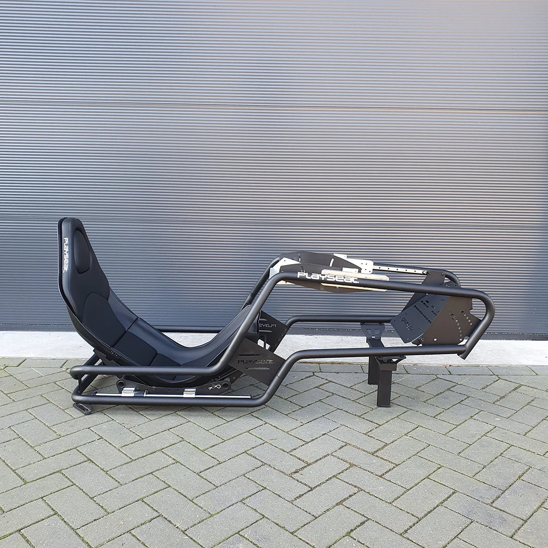 Refurbished Playseat Formula Intelligence Black sim racing cockpit - Zijkant
