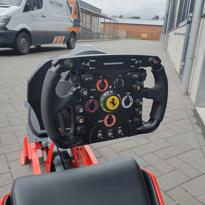 Thrustmaster Ferrari F1 stuur gemonteerd op de Playseat F1