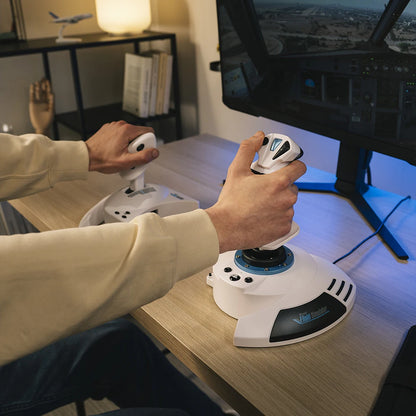 Thrustmaster T.Flight Hotas 5 joystick en throttle in gebruik met Microsoft Flight Simulator