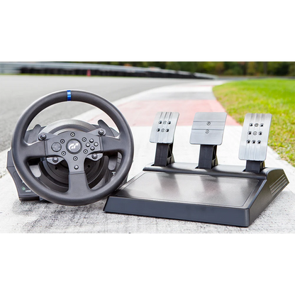 Thrustmaster T300 RS GT Force Feedback racestuur met T3PA GT pedalen gefotografeerd op een racecircuit