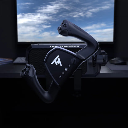 Thrustmaster TCA Sky Yoke-P van opzij in een flight simulator opstelling
